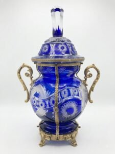 URNA DE CRISTAL TALLADO whatsapp image 2026 08 15 at 17.37.12